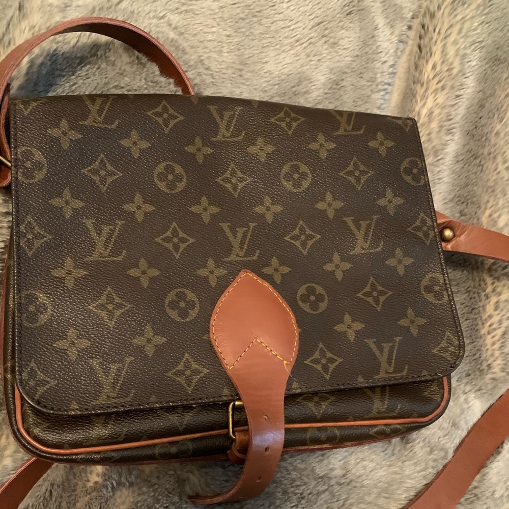 ❌❌SOLD❌❌Authentic Louis Vuitton Cartouchiere